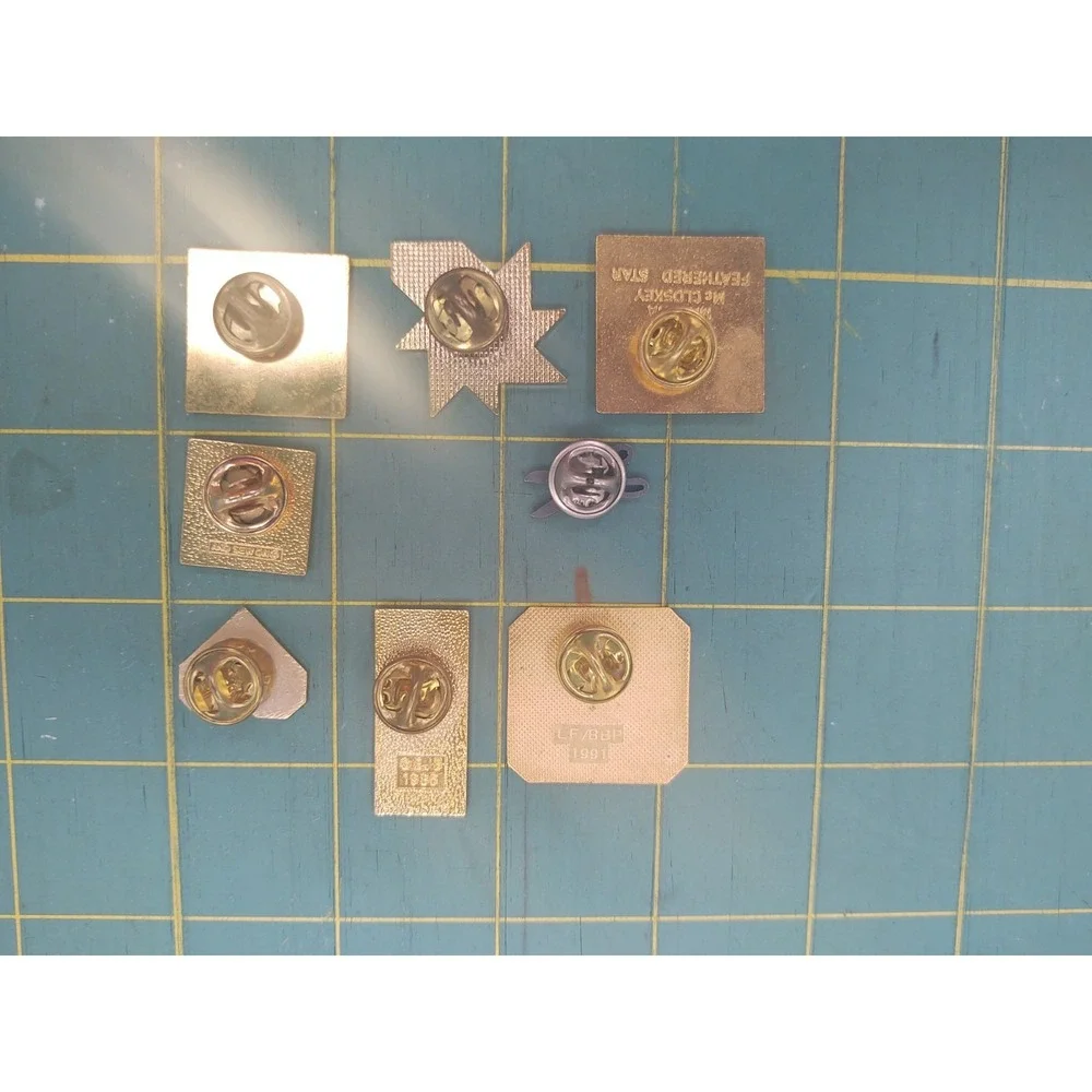 Vintage Lot Of 8 Quilting Cross Stitch Sampler Pin Backs Quilt Festival Shows